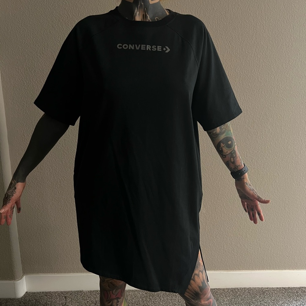 Women’s asymmetrical converse long T-shirt